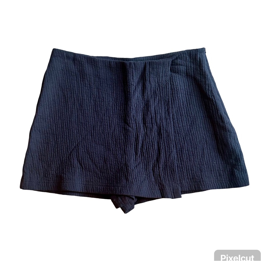 Forever 21 Textured Black Skort Size M